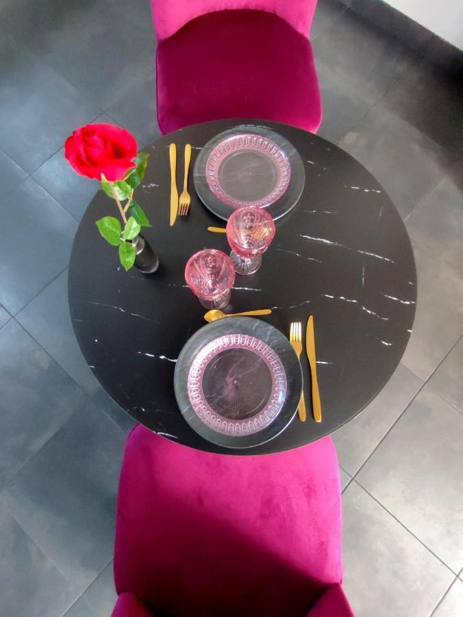 Love Room A Montargis Exterior foto