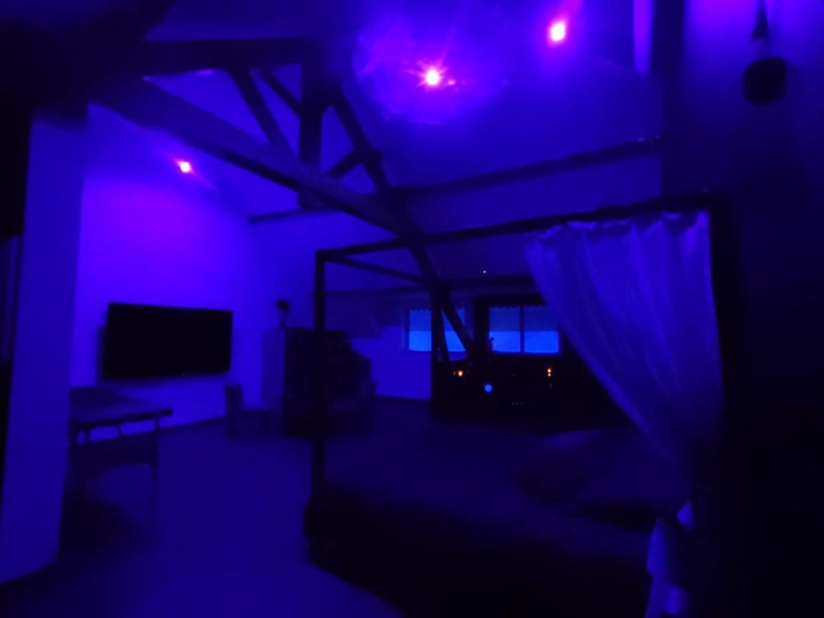 Love Room A Montargis Exterior foto
